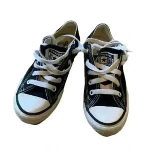 Kids  black converse size 11 US